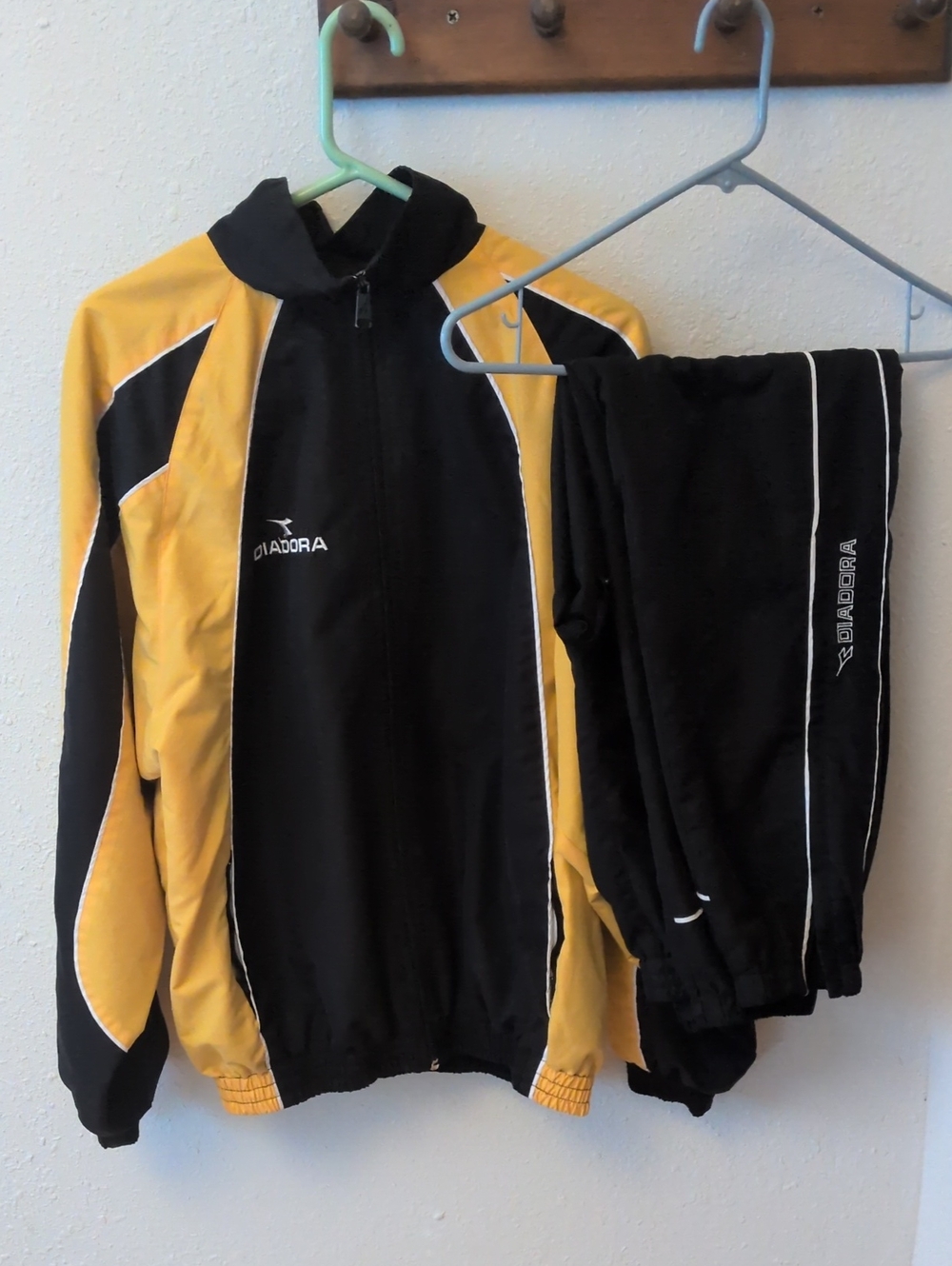 Diadora Black and Yellow Windbreaker Jogging Suit M/S